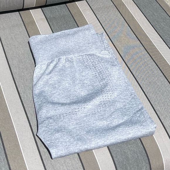 Light Gray Contour Workout Leggings - Picture 2 of 5